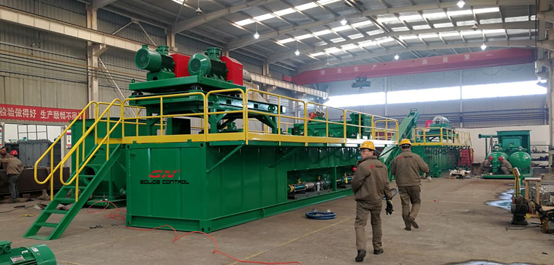 油污泥處理系統(tǒng)裝配中 油污泥處理系統(tǒng)裝配中